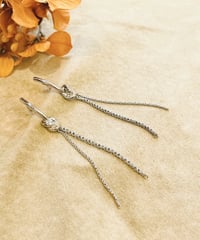 メタルノット ロングチェーンピアス