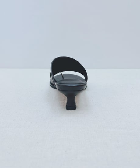 トゥリングサンダル