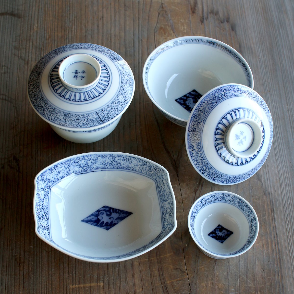 平戸焼｜花唐草とふしぎないきもの器4点セット | 土井見世 古道具店