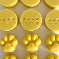 石鹸 Dog Soap Leo】momo - はちみつ入りの しっとり石鹸 | kivi soap
