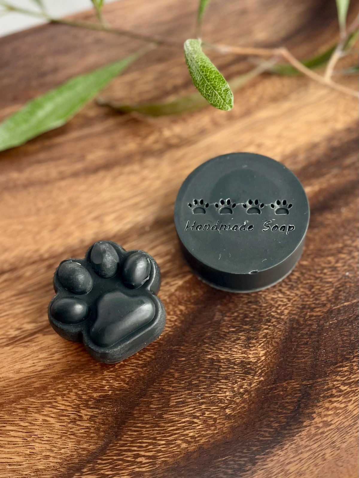 Dog Soap Leo】kuro - 竹炭と柿渋の消臭石鹸 | kivi soap