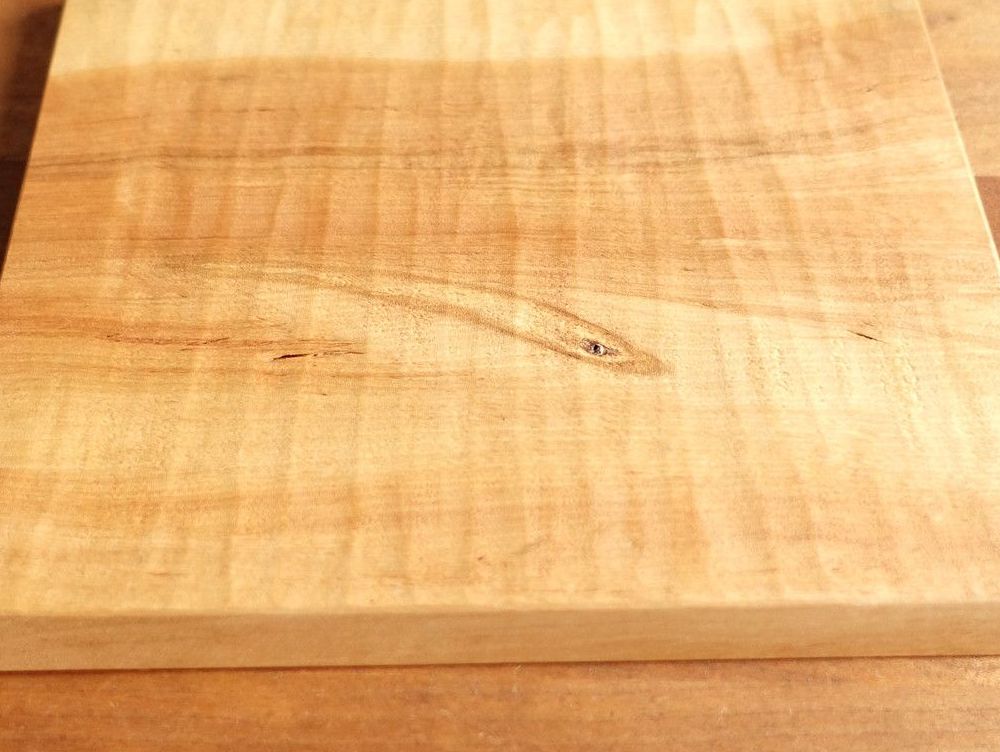 軽やかな薄型トレイ 栃(トチ) | 明野の小さなお盆や