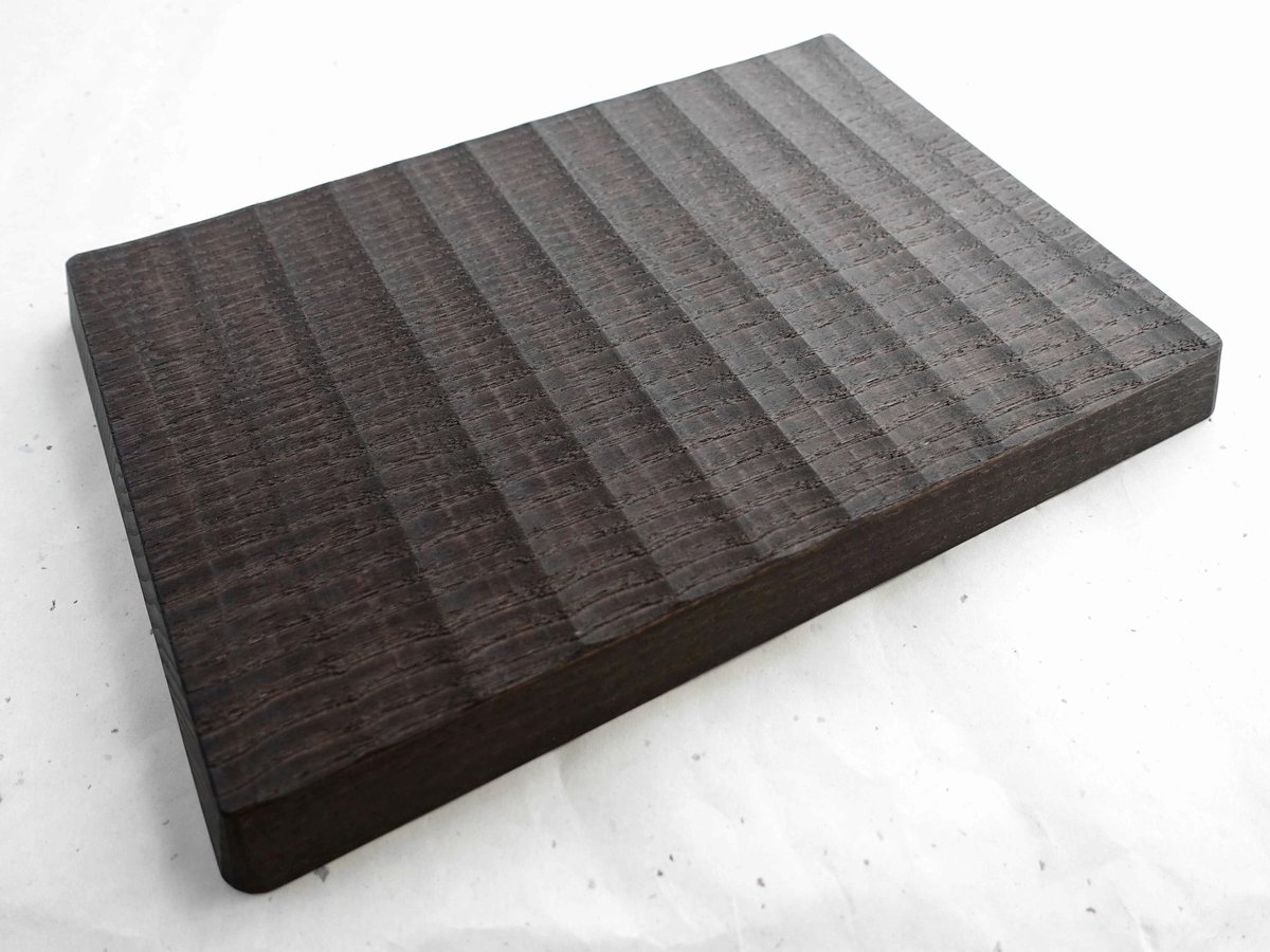 縁をフラットに仕上げた中型の我谷盆 | 明野の小さなお盆や