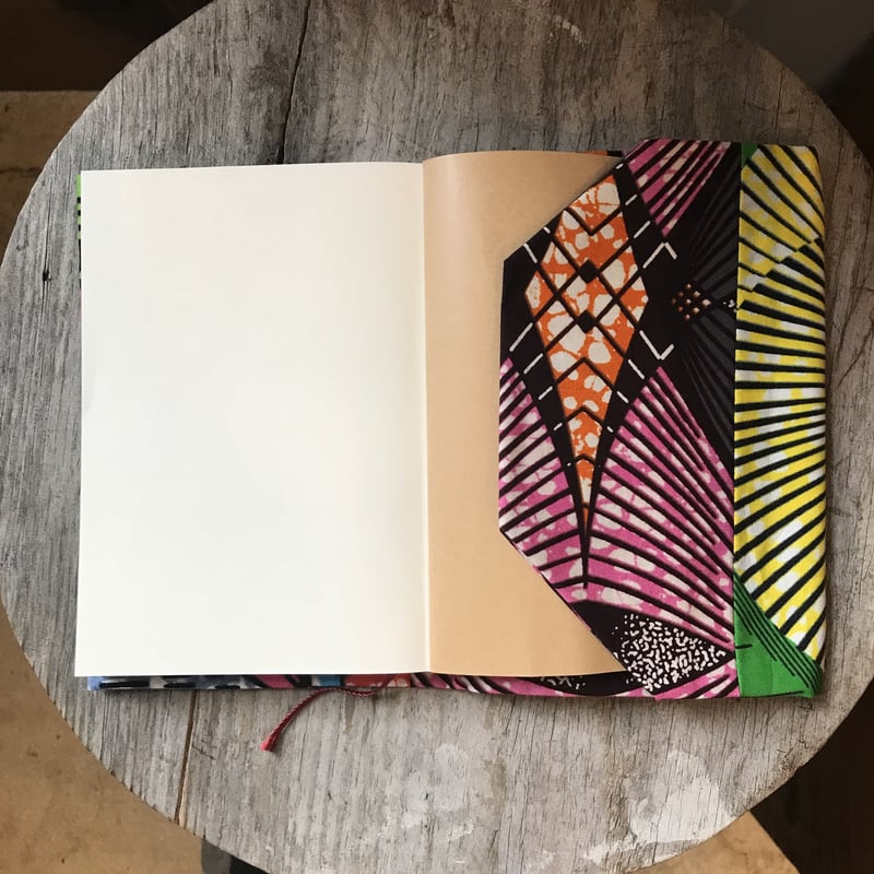 アフリカ布のブックカバー 文庫本サイズ swallow アフリカ布のブックカバー 文庫本サイズ | マル印ノモト