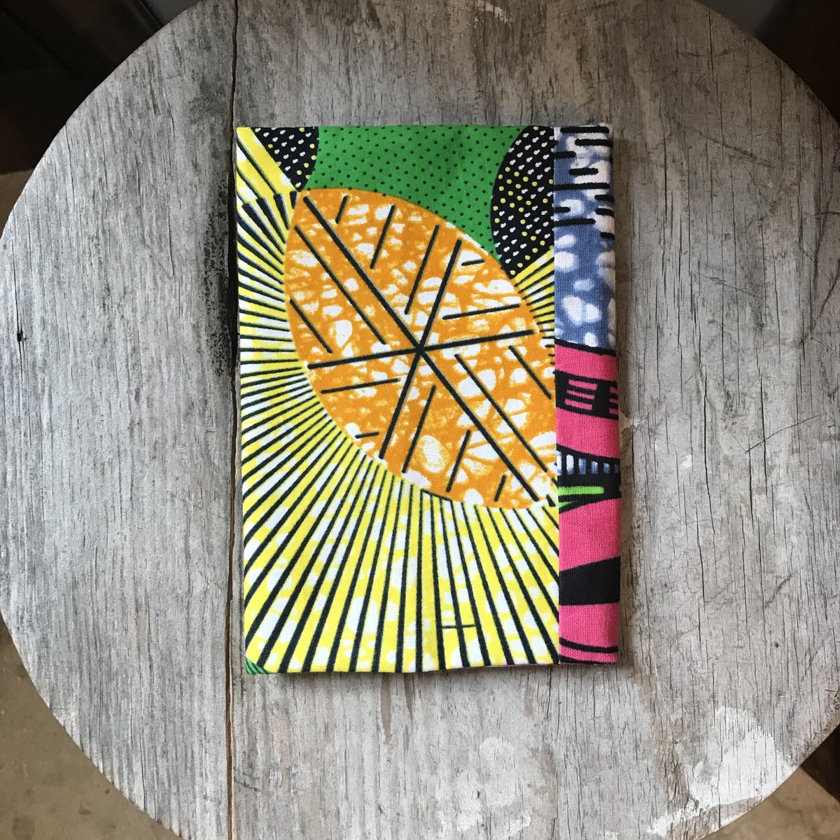 アフリカ布のブックカバー 文庫本サイズ swallow アフリカ布のブックカバー 文庫本サイズ | マル印ノモト