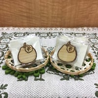 （クリックポストで配送）夕顔（かんぴょう）の実　木製ブローチ／マグネット