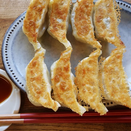 「特製タレ付き」くるむの餃子づくしセット（にんにく増し餃子の餃子32個×手羽先餃子10本）