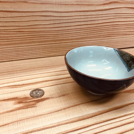 有田焼　はじき梅　茶碗　青（サイズ：中）　陶器　陶磁器　縁起物　食器　ペア　カップル　家族