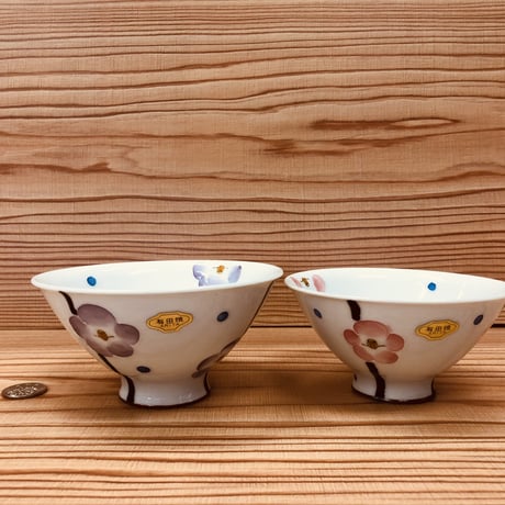 有田焼　花ごよみ　茶碗　赤・紫　陶器　陶磁器　縁起物　食器　ペア　カップル　家族