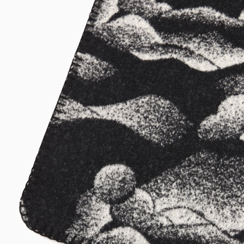 and wander】 mountain camo wool blanket small |