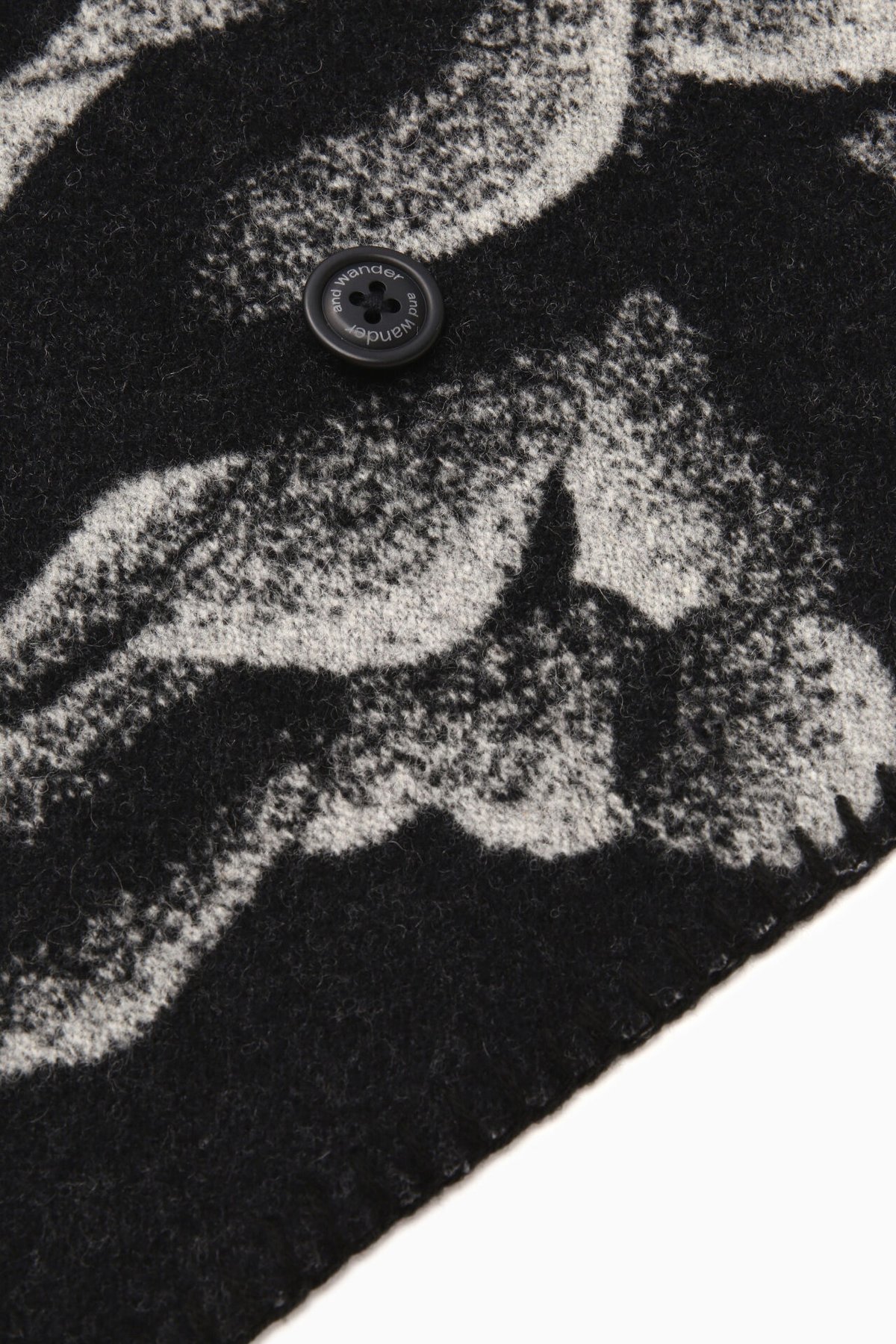 and wander】 mountain camo wool blanket small |