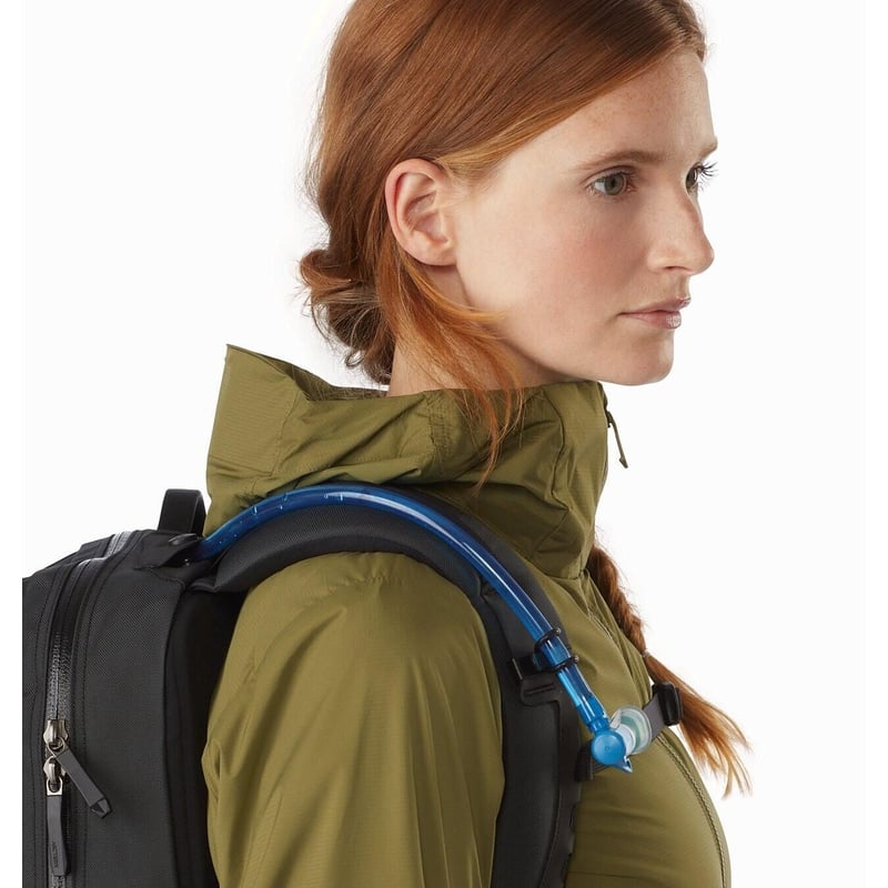 ARC`TERYX】 Arro 16 Backpack (Black) | Sunny Site ARC`TERYX】 Arro 16 Backpack (Black) | Sunny Site