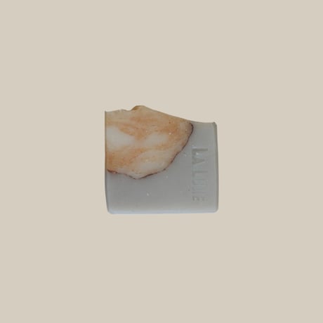 SAVONNERIE DE LA LUNE / Darjelyn, Palmarosa, Cedarwood (沖縄産クチャ)