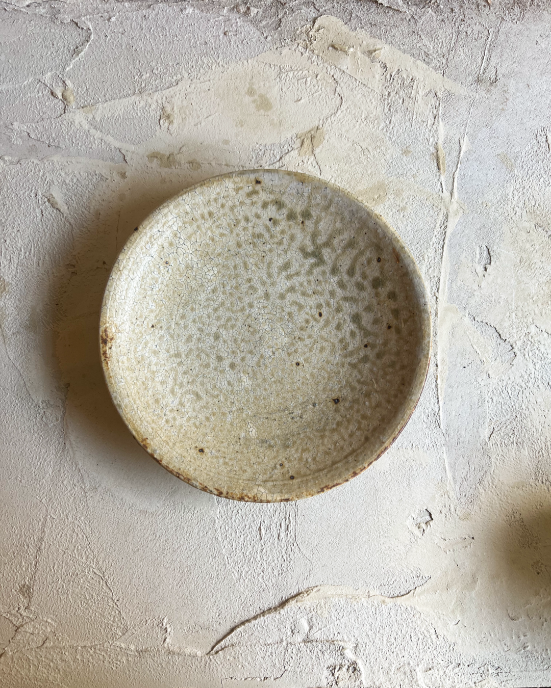 尾形アツシ / ヒビ粉引 取り皿 / 平皿 | gis.STORE