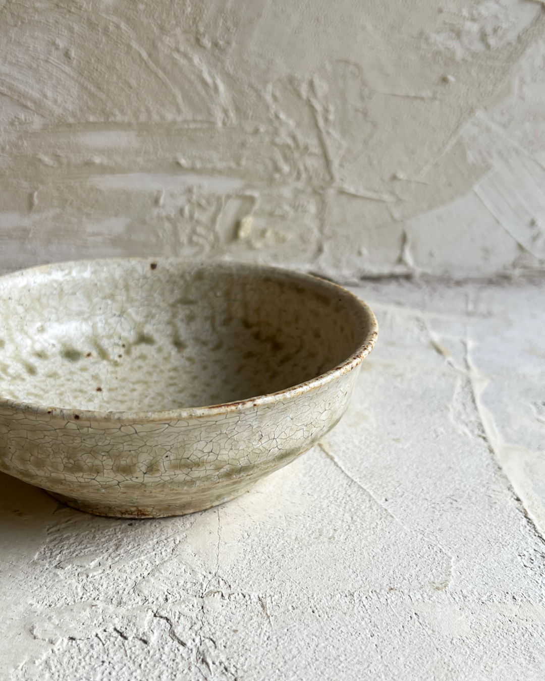 尾形アツシ / ヒビ粉引き 取り鉢 ・丸鉢 | gis.STORE