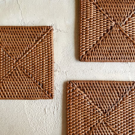 Coaster Square / Ata