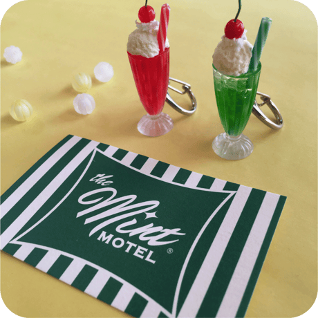 MINI CREAM SODA "STRAWBERRY" KEY HOLDER