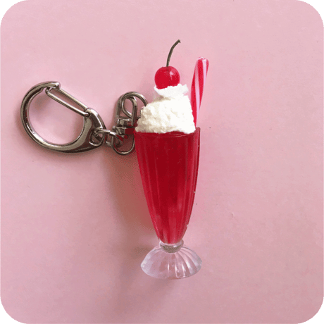 MINI CREAM SODA "STRAWBERRY" KEY HOLDER