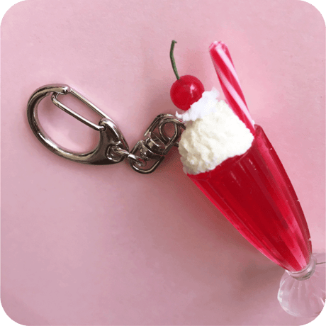 MINI CREAM SODA "STRAWBERRY" KEY HOLDER