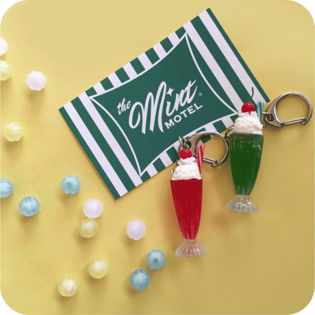 MINI CREAM SODA "STRAWBERRY" KEY HOLDER