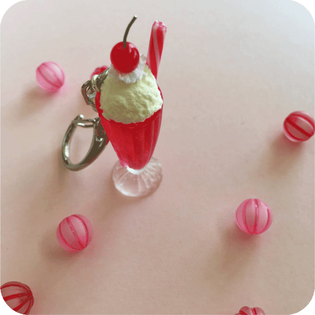 MINI CREAM SODA "STRAWBERRY" KEY HOLDER