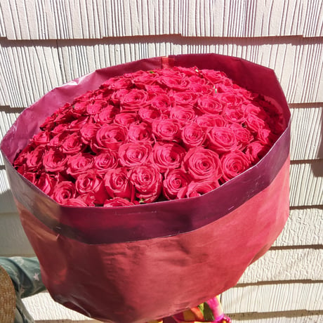 ●配達● 大輪赤バラ　108本の花束