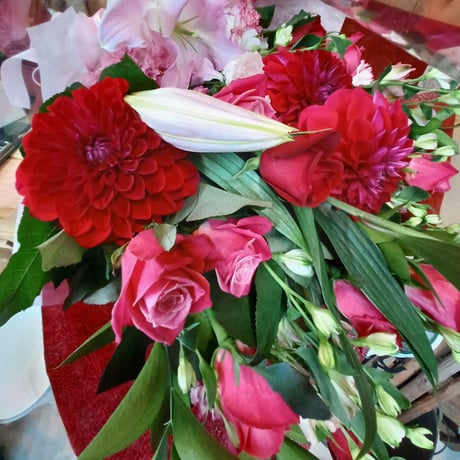 （スタッフ手渡配送）母の月おすすめ花束premium