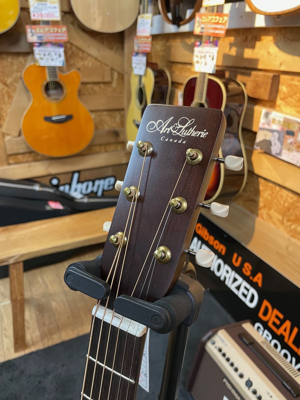 Art&Lutherie Americana Q1T Faded Black with GIG