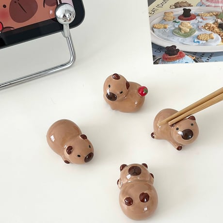 カピバラ 箸置き 4個セット　可愛い 水豚 箸置き 動物 陶器製 箸置き
