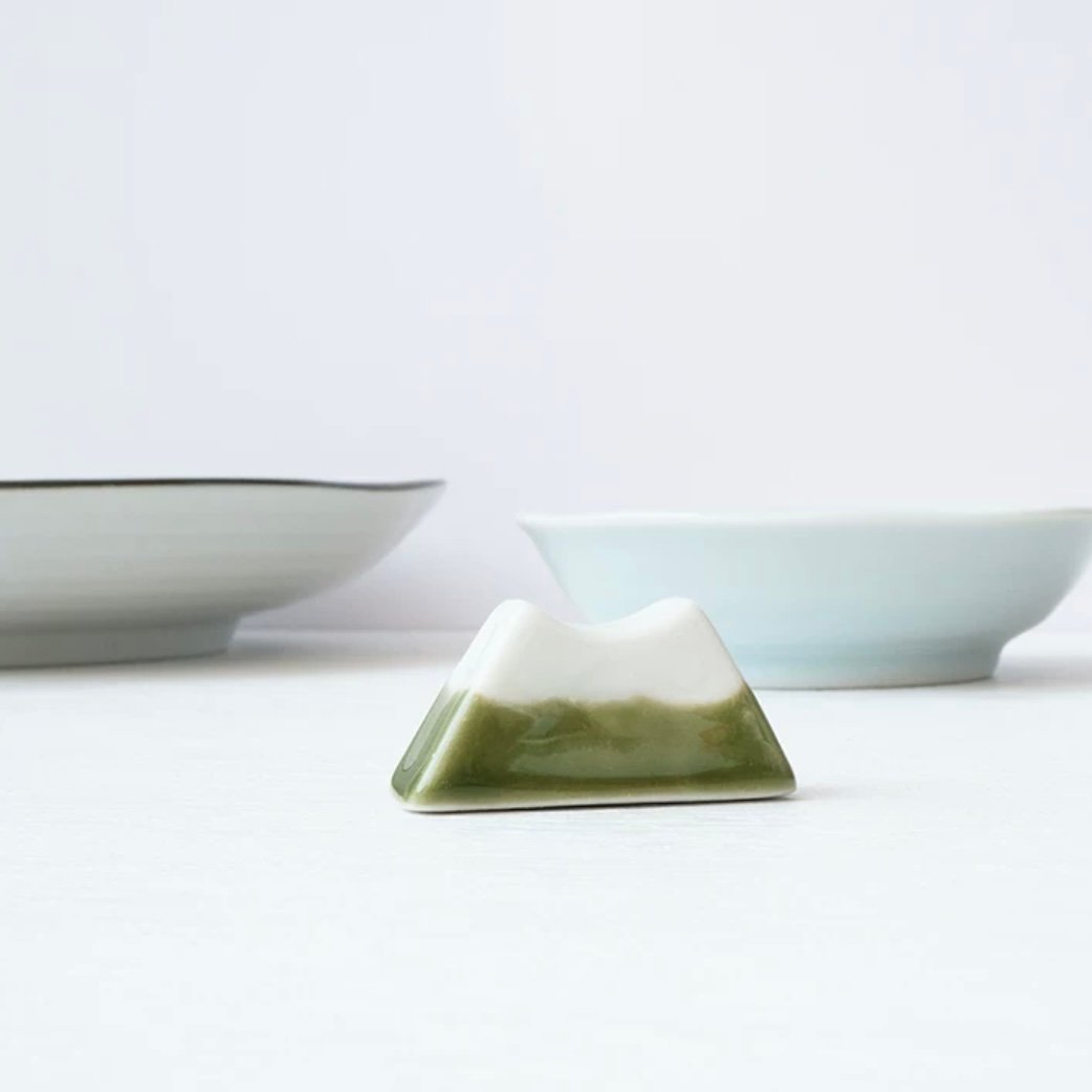 陶器製箸置き 緑とクリーム色 original
