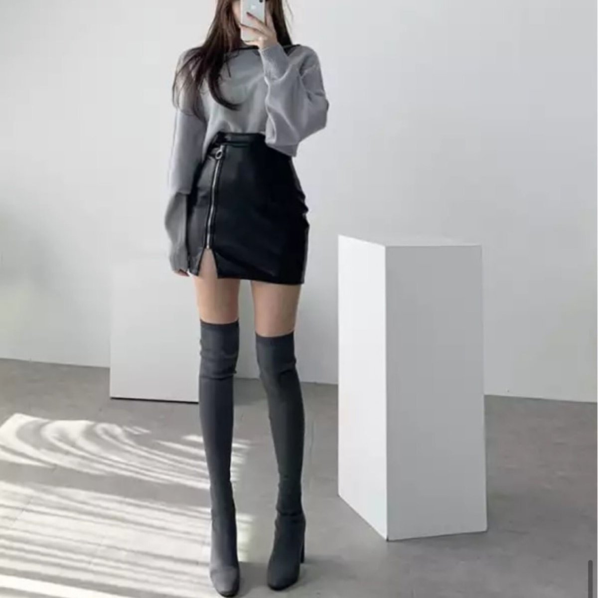 ロエベ サイドジップレザーミニスカート ブラック fit=scale-down,w=1200