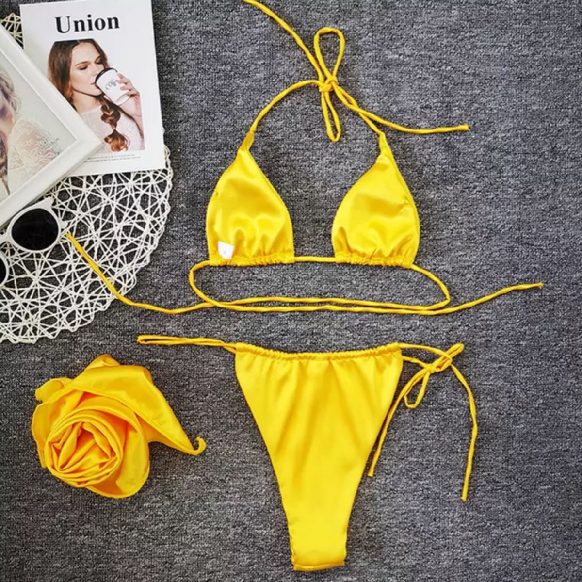 送料無料】イエローサテンVストリングビキニ/パレオ付き/水着/ S. M. L  
