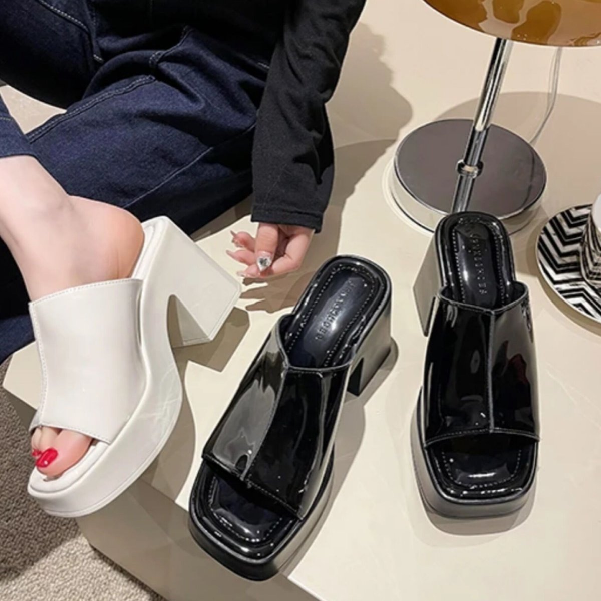 エナメルリボンスクエアトゥーサンダル エナメルリボンスクエアトゥーサンダル Enamel Ribbon Square