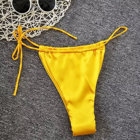 【送料無料】イエローサテンVストリングビキニ/パレオ付き/水着/ S. M. L/2022SS