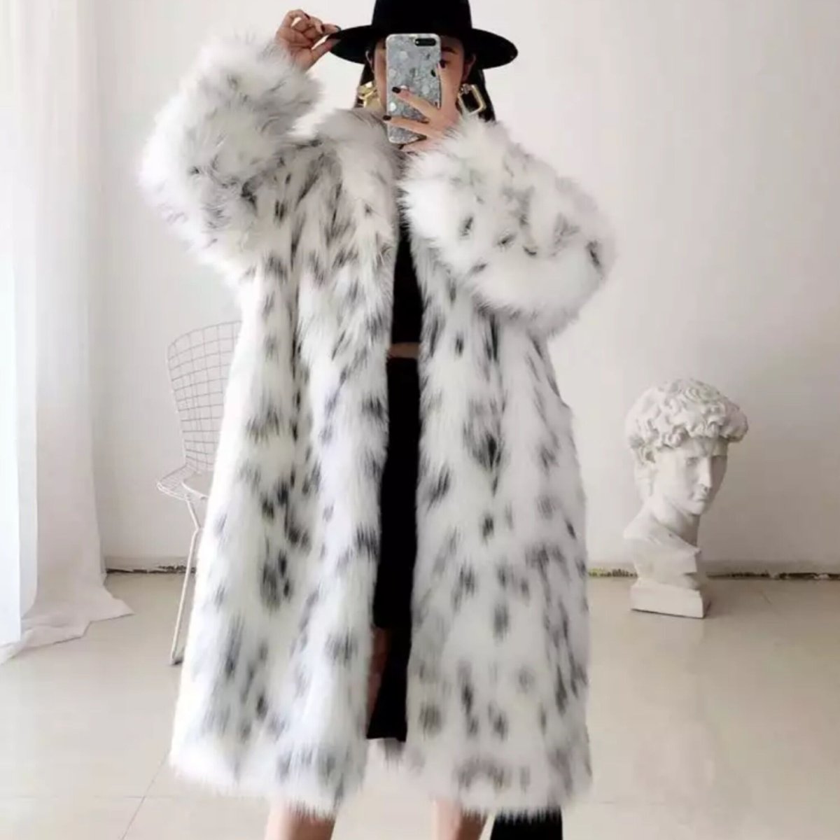 ダルメシアンホワイトボリュームファーコート/アウター/S.M.L/2021AW