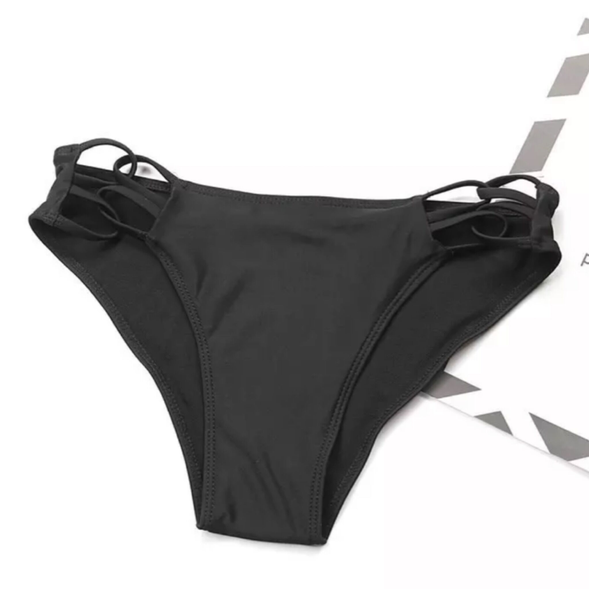 即納✴︎送料無料】ハイネックセクシーブラックレースアップビキニ