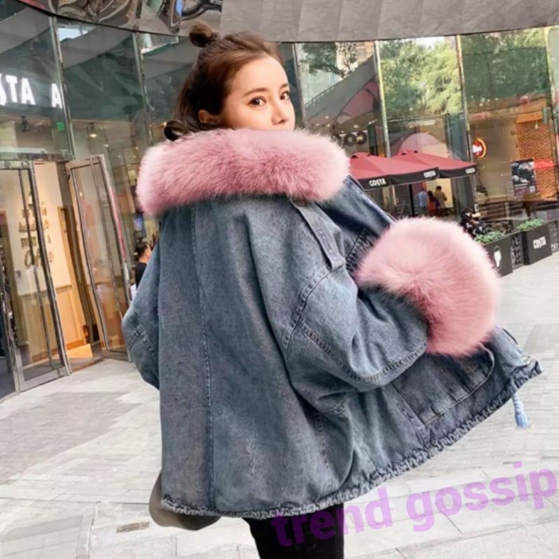 デニムジャケット ピンクのファー付き ボリュームカフス&インナーファーワークデニムジャケット/アウター