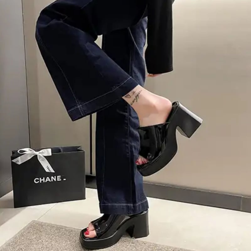 エナメルリボンスクエアトゥーサンダル エナメルリボンスクエアトゥーサンダル Enamel Ribbon Square