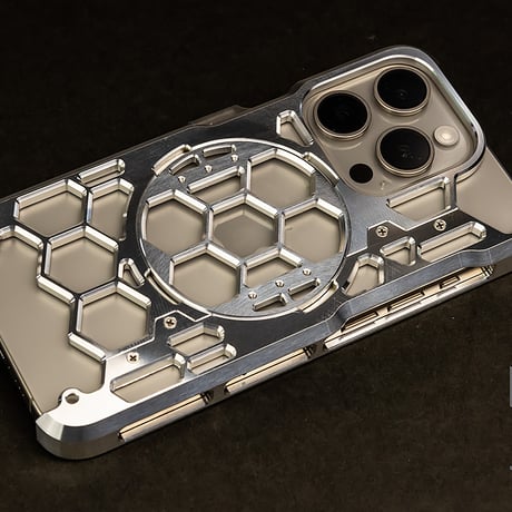 iPhone 15Pro用プロテクターケース