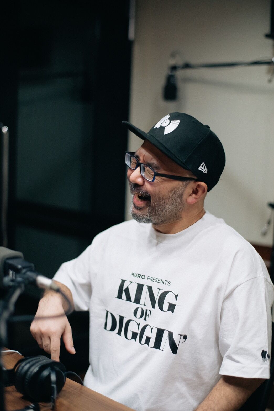 KING OF DIGGIN' | Official T-shirt - White - |