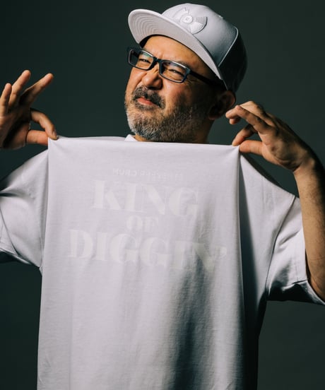 KING OF DIGGIN’ | Official T-shirt - White x White -