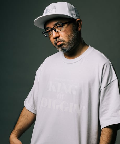 KING OF DIGGIN’ | Official T-shirt - White x White -
