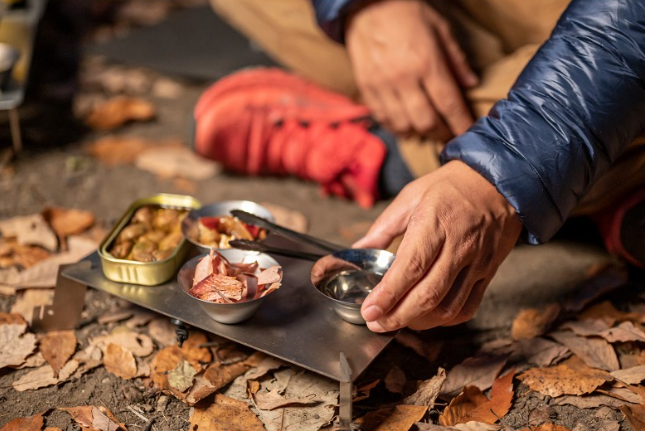 新品 未開封 エバニュー チタニウム ソリッドテーブル Amazon | エバニュー(EVERNEW) Titanium Solid table EBY532