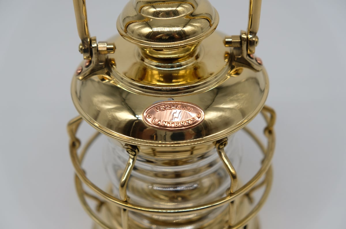 VMT ミニネルソン オイルランタン ブラス | yellowknife Outdoor Shop