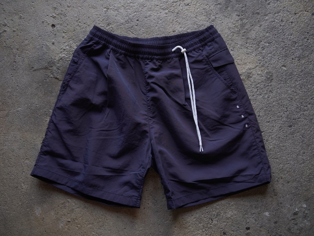 迷迭香 マンネンロウ NYLON HARVEST SHORTS ナイロンショーツ 迷迭香」より まずは撥水加工のされてないナイロンショーツの