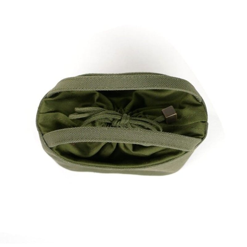 READYMADE ボディポーチ オリーブ READYMADE BODY POUCH (GREEN #A) – LOOM OSAKA
