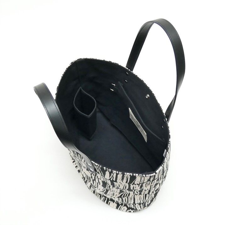 ぶ*★様 ⭐️早い者勝ち⭐️ everyone ロゴ ナイロントートバッグ ブラ 線画プリントトートバッグ / ブラック / Lサイズ（ガレージ