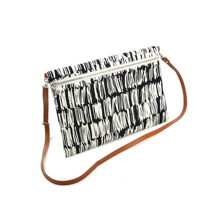 線画プリントトートバッグ / ブラウン / Mサイズ（ガレージ