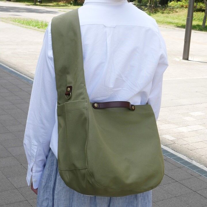 リメイク　カーキ メッセンジャーバッグ　ドリンクホルダー付き fit=scale-down,w=1200