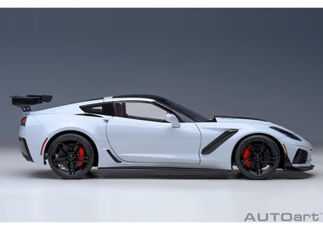 AUTOart 1/18　シボレー コルベット （C7） ZR1 （グレー・メタリック）　71277